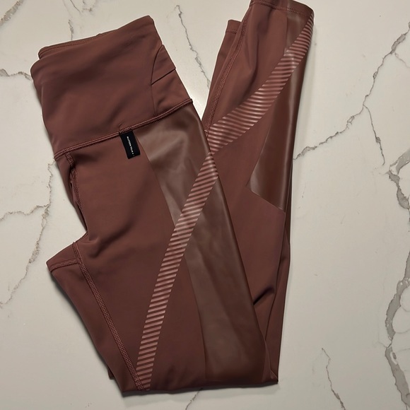 Like New Athleta Limited Edition Allyson Felix 7/8 tight, size XS - Picture 2 of 9